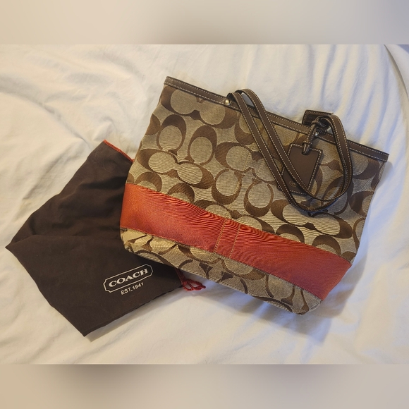 Coach Reversible Large Tote, Classic Tan and Burnt Orange - Picture 9 of 9